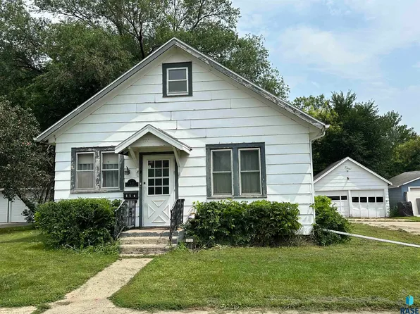 620 N Blanche Ave, Madison, SD 57042