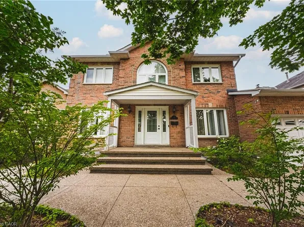 21 Moss Blvd, Hamilton, ON L9H 6S3