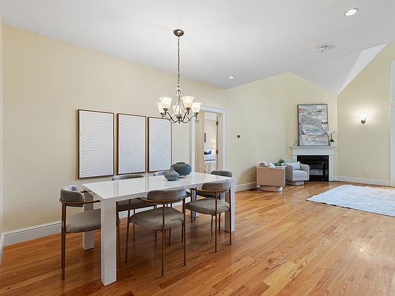 5th image of 38 Courtyard Pl
