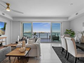 1020 Sunset Point Rd