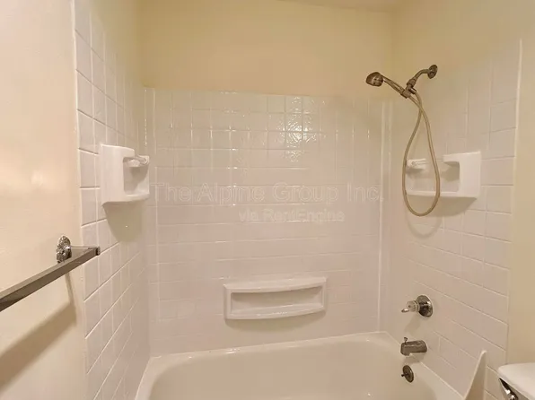 12400 SW Chaps Ct APT B, Beaverton, OR 97008
