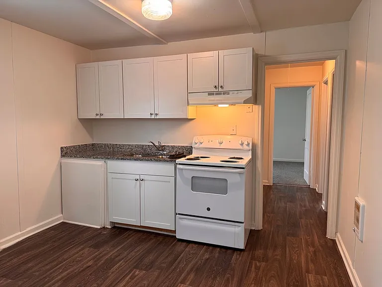 1520 Sloan St — Photo 12