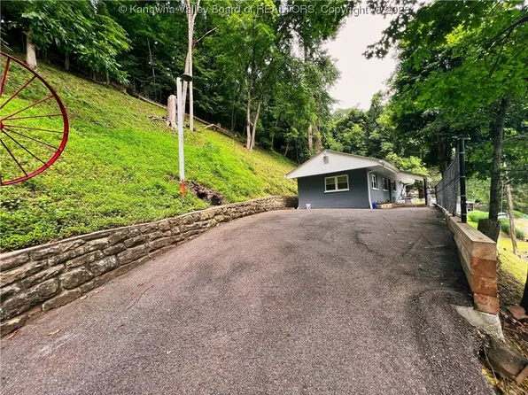 540 Garden Heights Dr, South Charleston, WV 25309