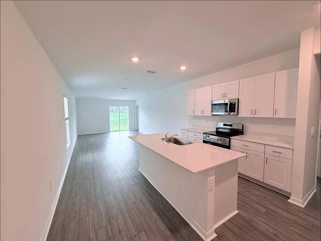 3 bed, 1429 sqft, $1,895 — Photo 3