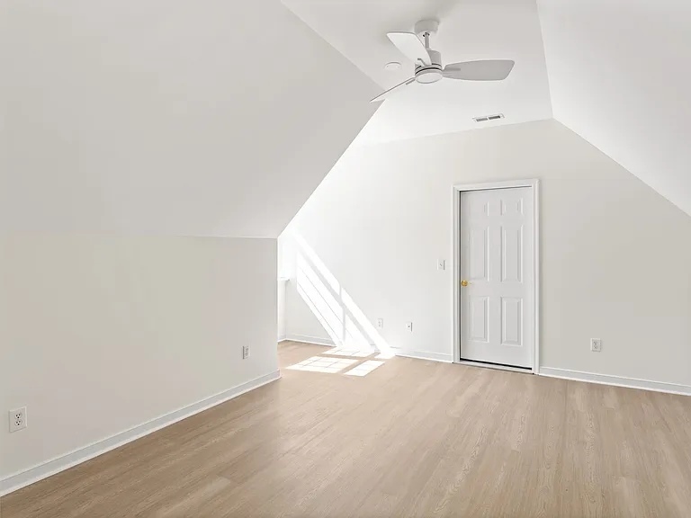 4990 Lake Tree Ln — Photo 34