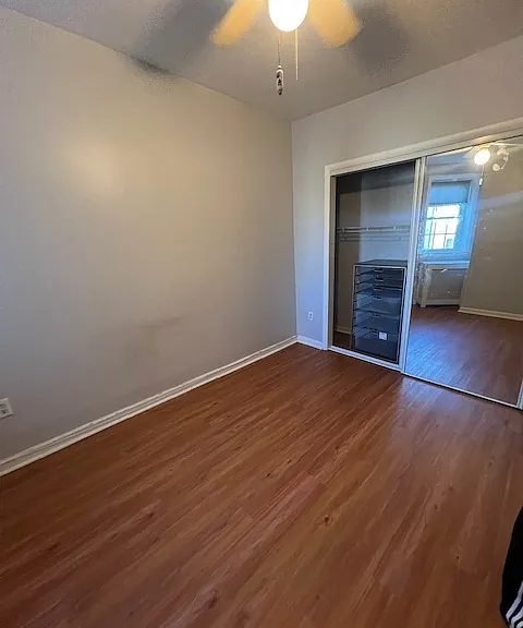 Middle room with huge sliding closet
