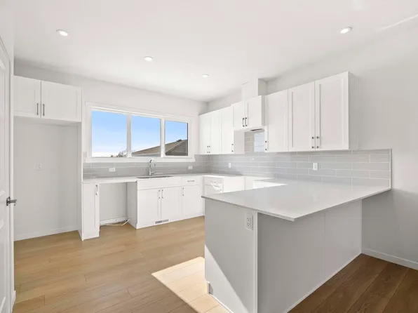 667 173rd Ave NW, Edmonton, AB T5Y 3V9