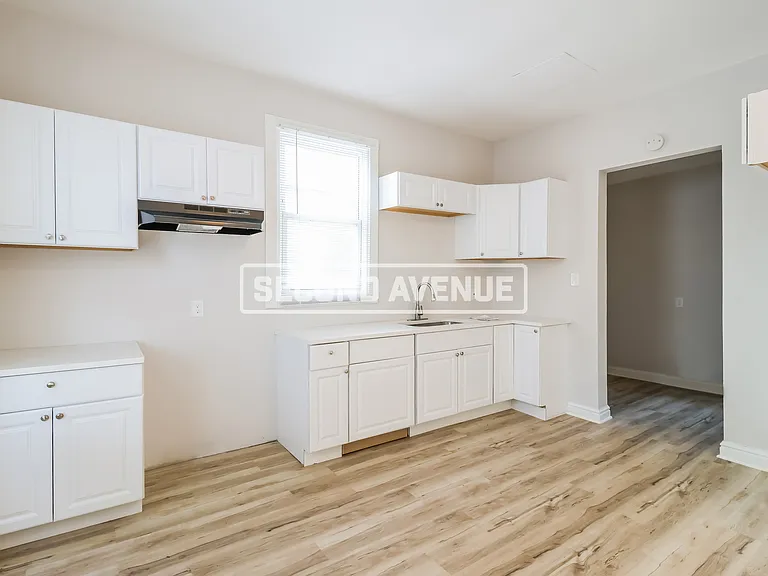 8346 Anthony Wayne Ave — Photo 3