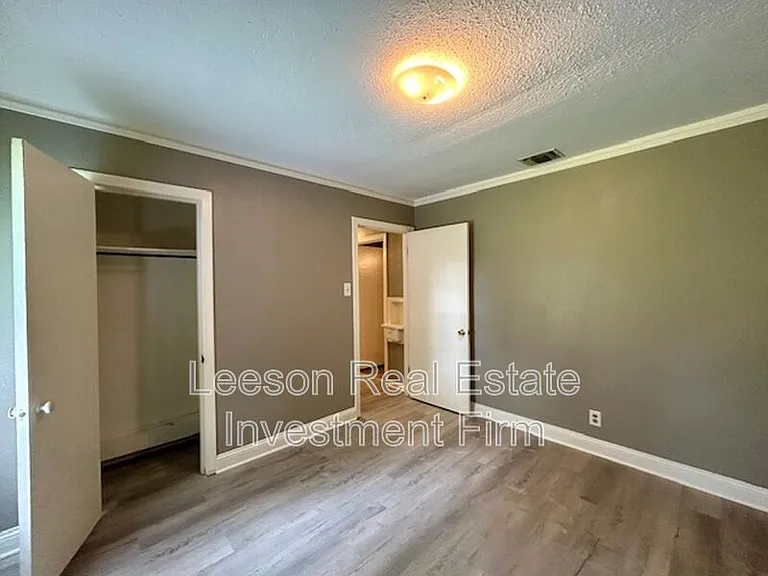 1101 James St — Photo 16