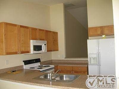 2nd image of 506 SE 6th Pl