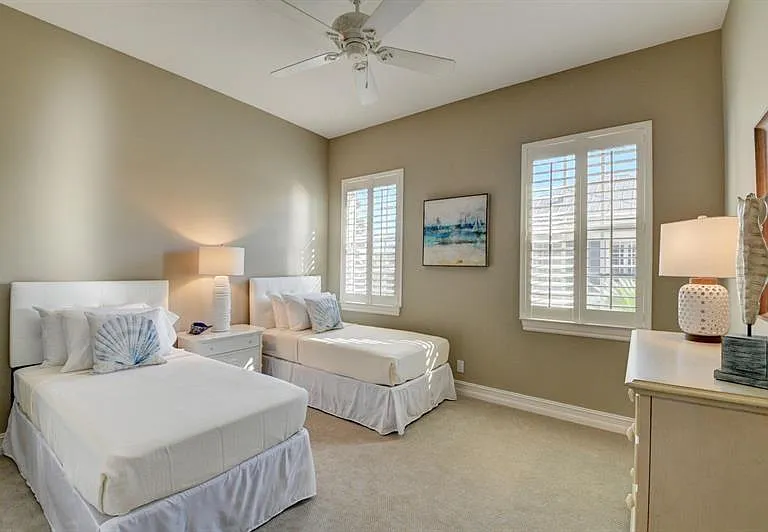 306 E Mallory Cir — Photo 30