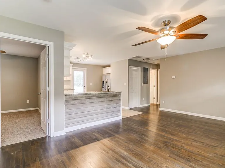 567 Ashburton Ave — Photo 8