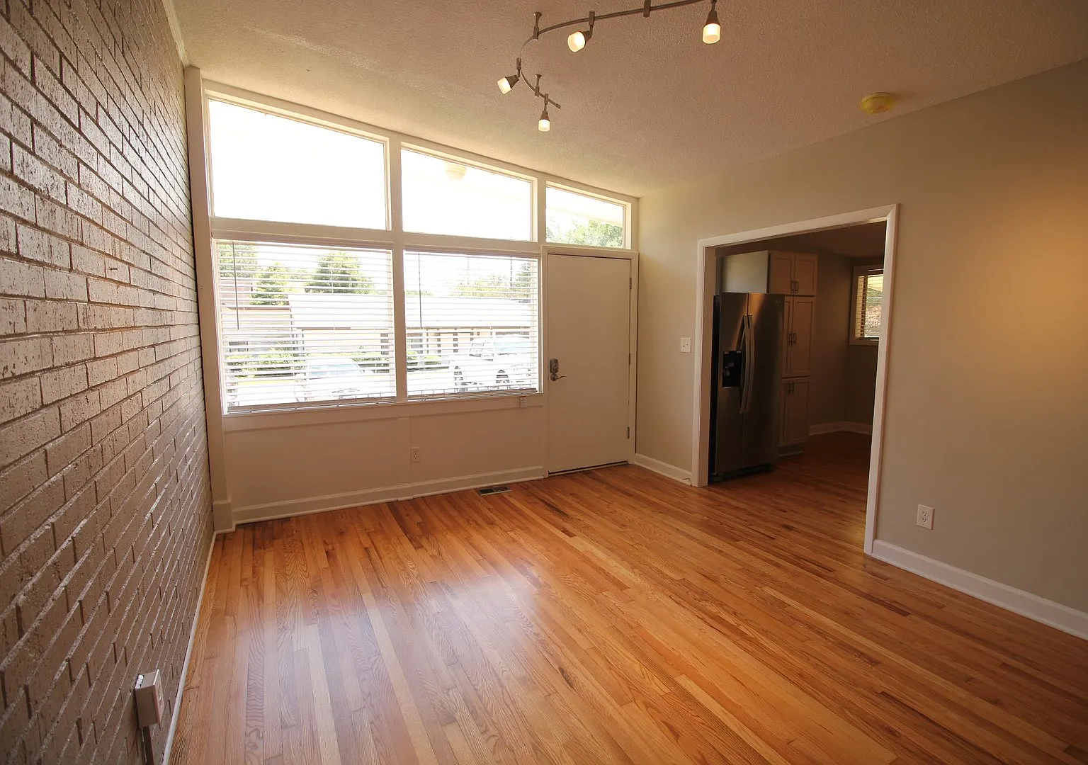 Beautiful 2 Bedroom, 1 Bath home is West Raleigh! Pet Friendly — Photo 4