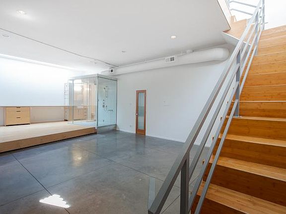 5th image of 630 Rose Ave APT 3