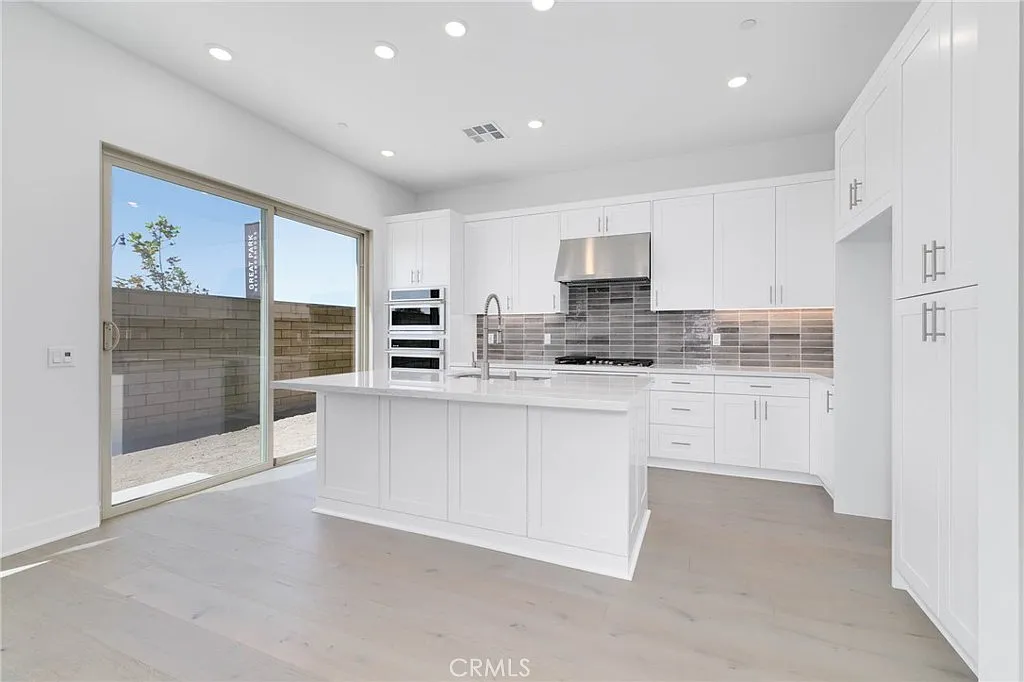 4 bed, 2100 sqft, $6,000 — Photo 4