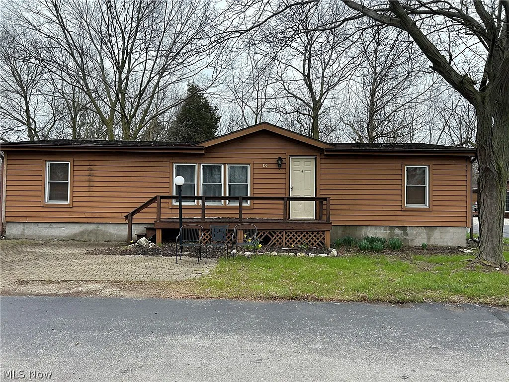 140 Sandcastle Dr photo 1