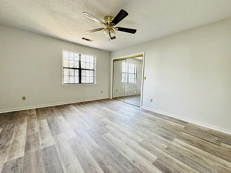 466 Claircrest Dr — Photo 12