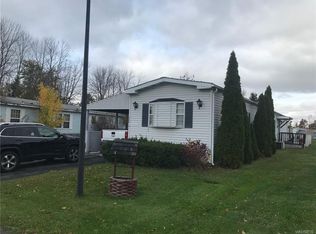 454 Chestnut Dr, Lockport, NY