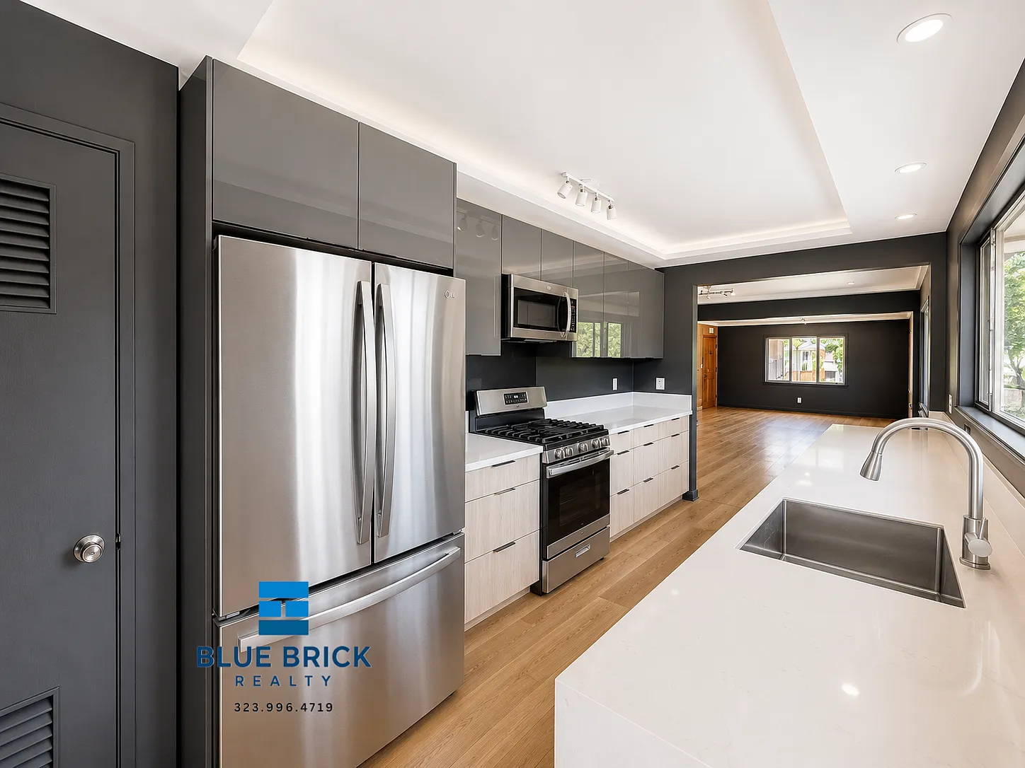 Newly Renovated Mid-Century Modern 2BR in Koreatown — Photo 4