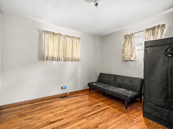 2nd image of 1629 Charles Dr