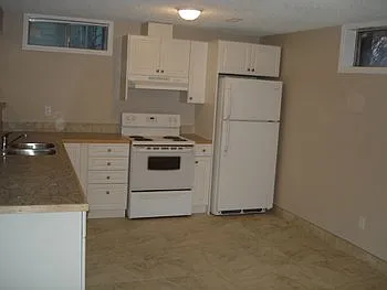 2 Bedroom Lower Suite with Private Laundry — Photo 3