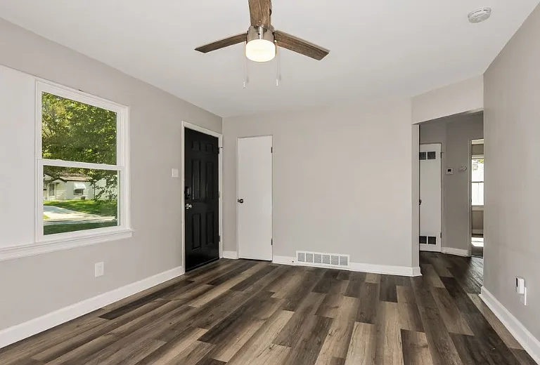 9822 Vickie Pl — Photo 3