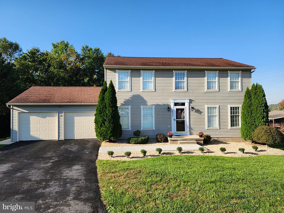 1st image of 435 Village Pl