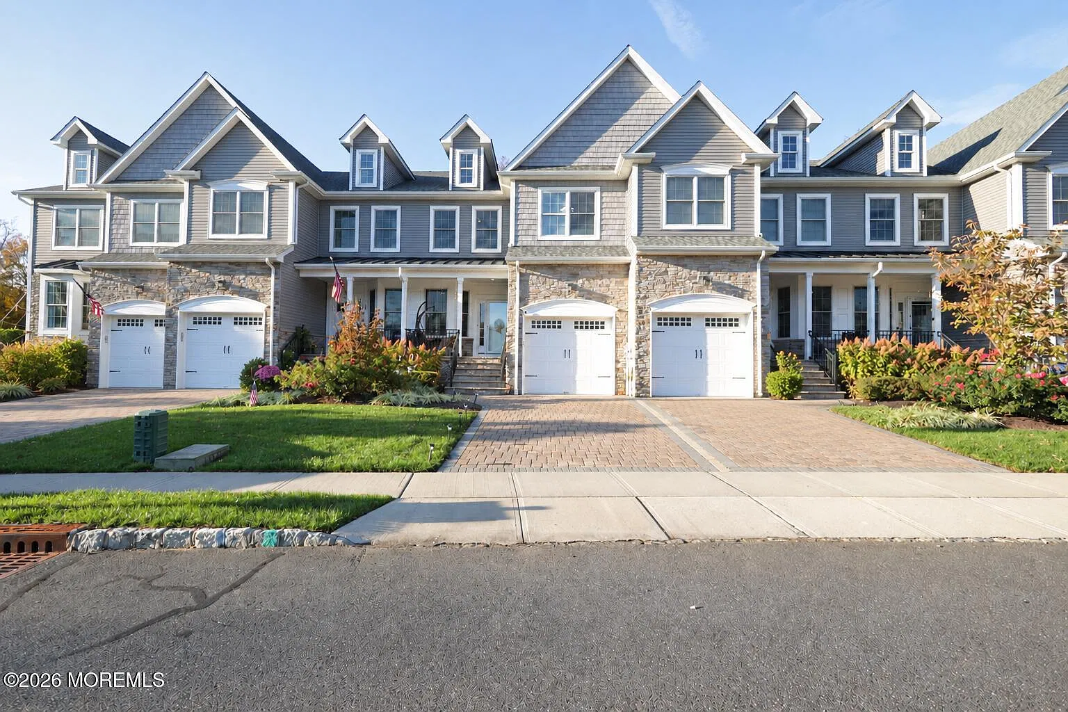 3 bed, 2.5 bath, 2112 sqft, $4,300 — Photo 1