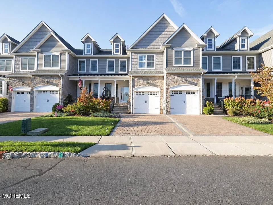 21 McCormick Ave N