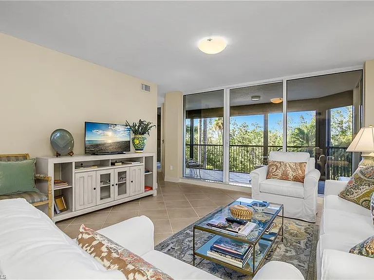7225 Pelican Bay Blvd #204 — Photo 4