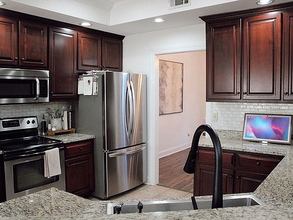 5th image of 139 Creekwood Cir