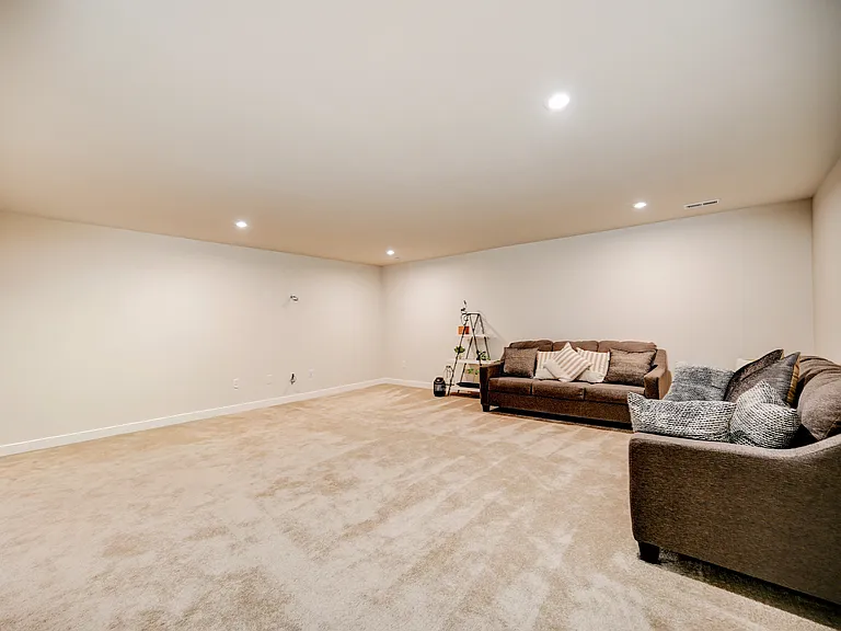 56 Pratt Ln — Photo 28