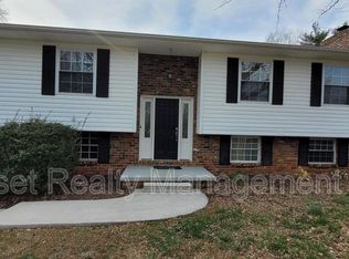 905 Naples Rd, Knoxville, TN 37923