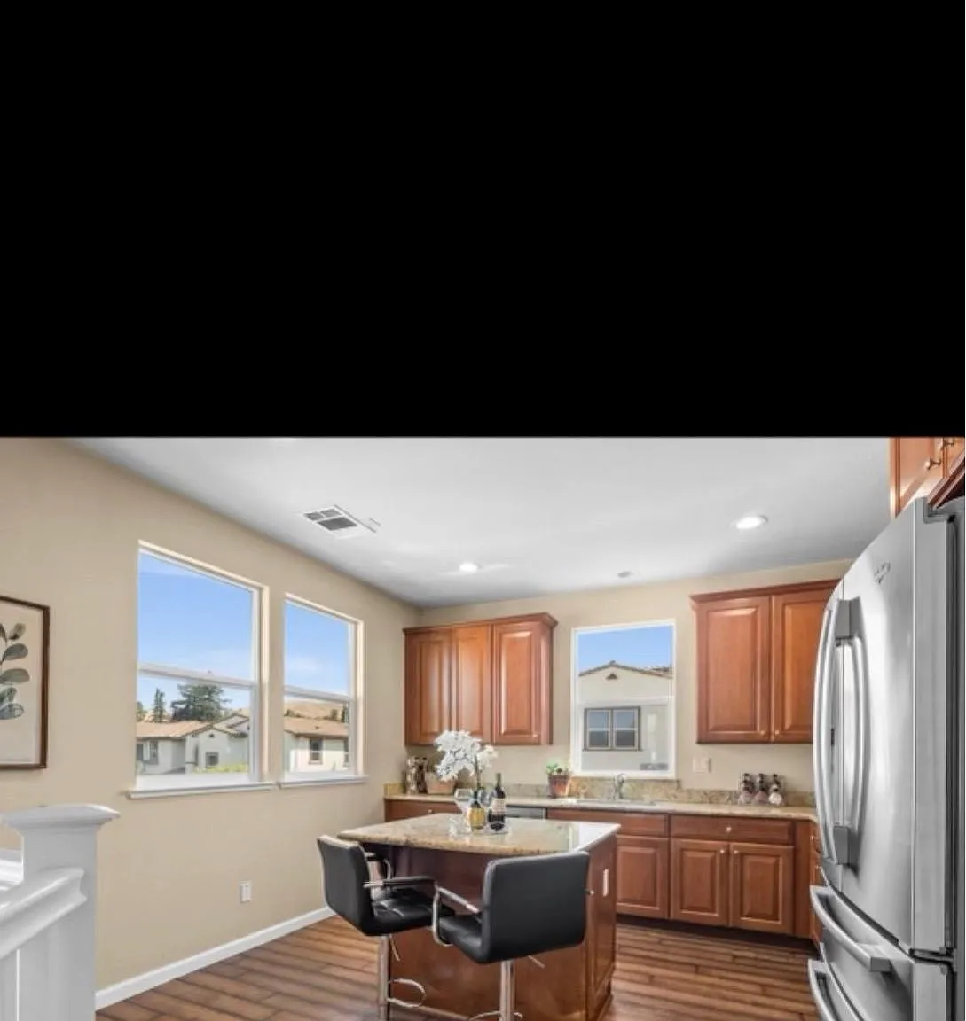 3 bed, 1431 sqft, $4,100 — Photo 3