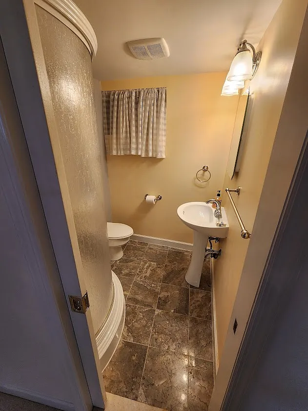 4504 Albion Rd — Photo 4