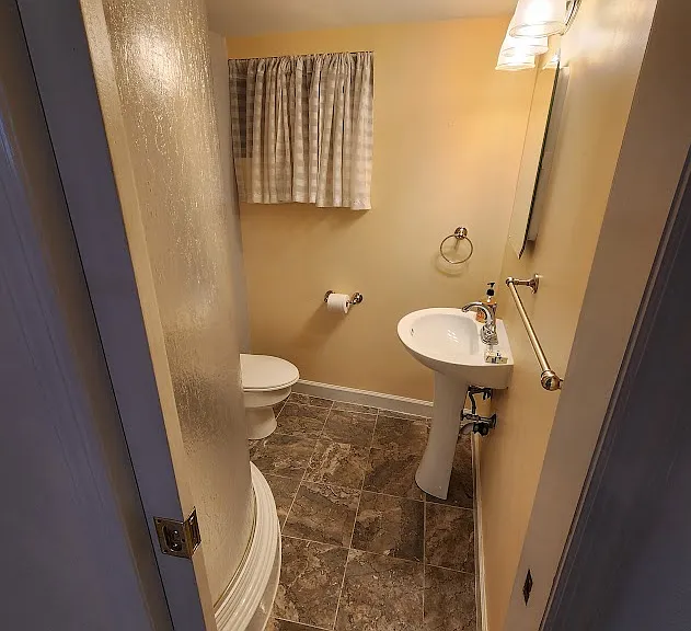 4504 Albion Rd — Photo 4