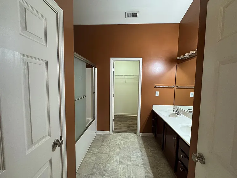 10916 Collington Dr — Photo 16