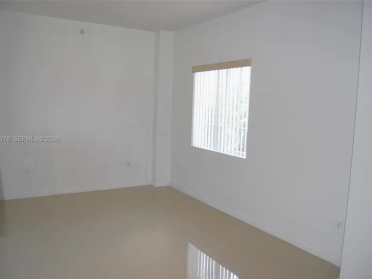 909 SW 15th Ave #4 — Photo 5