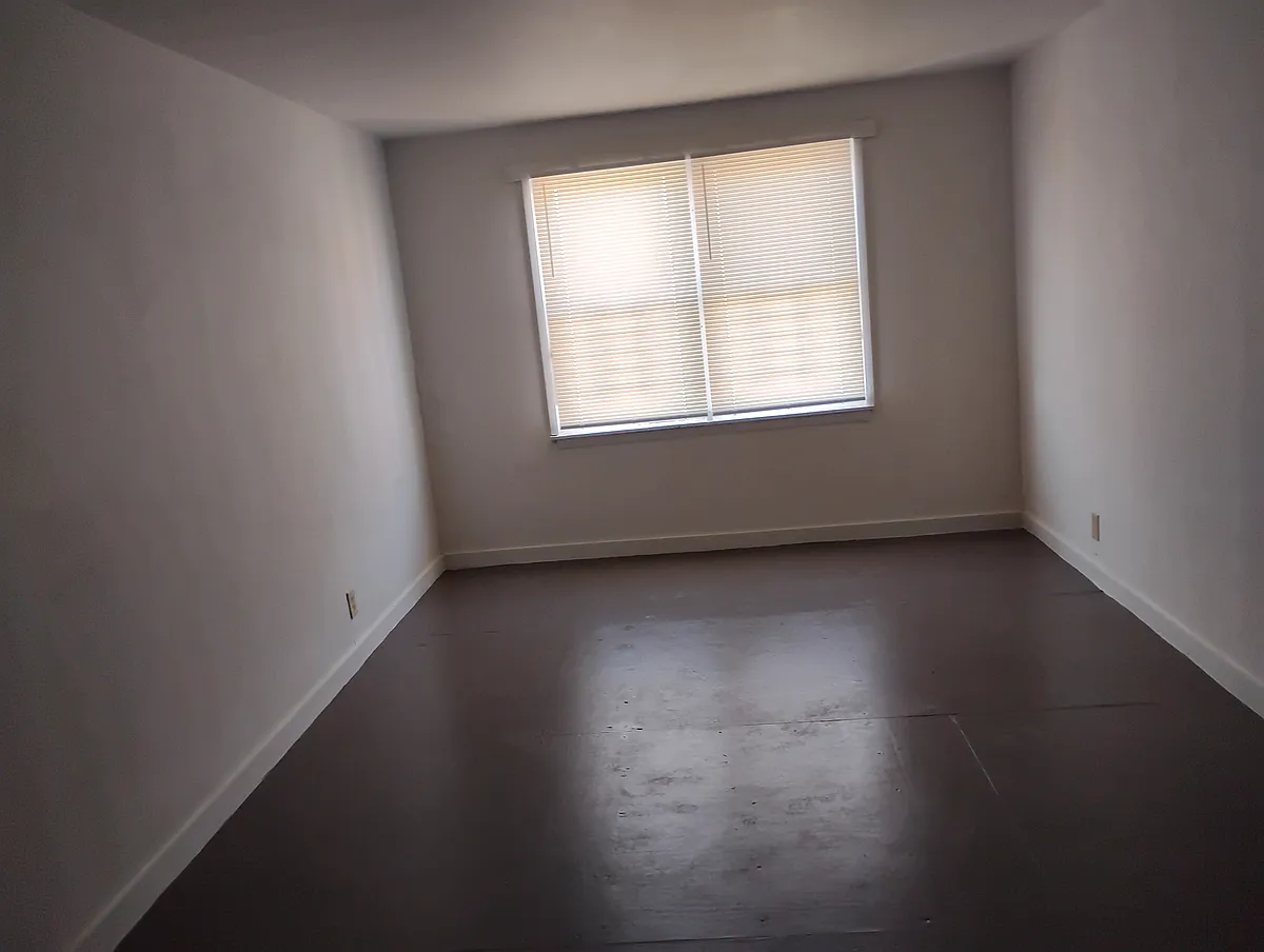 living area - 1313 Harlem Ave #2