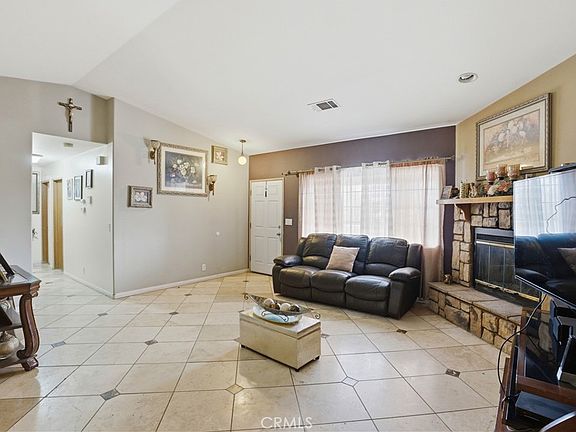 5th image of 15572 Riverside St