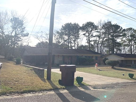 3rd image of 205 Westwood Dr