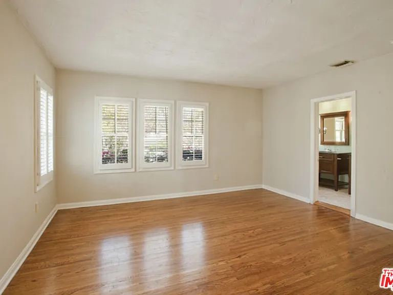 251 S Citrus Ave — Photo 11