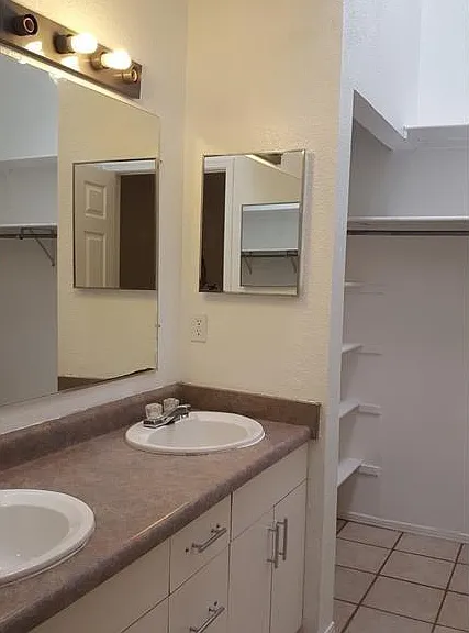 1884 Lyman Dutton Cir — Photo 11