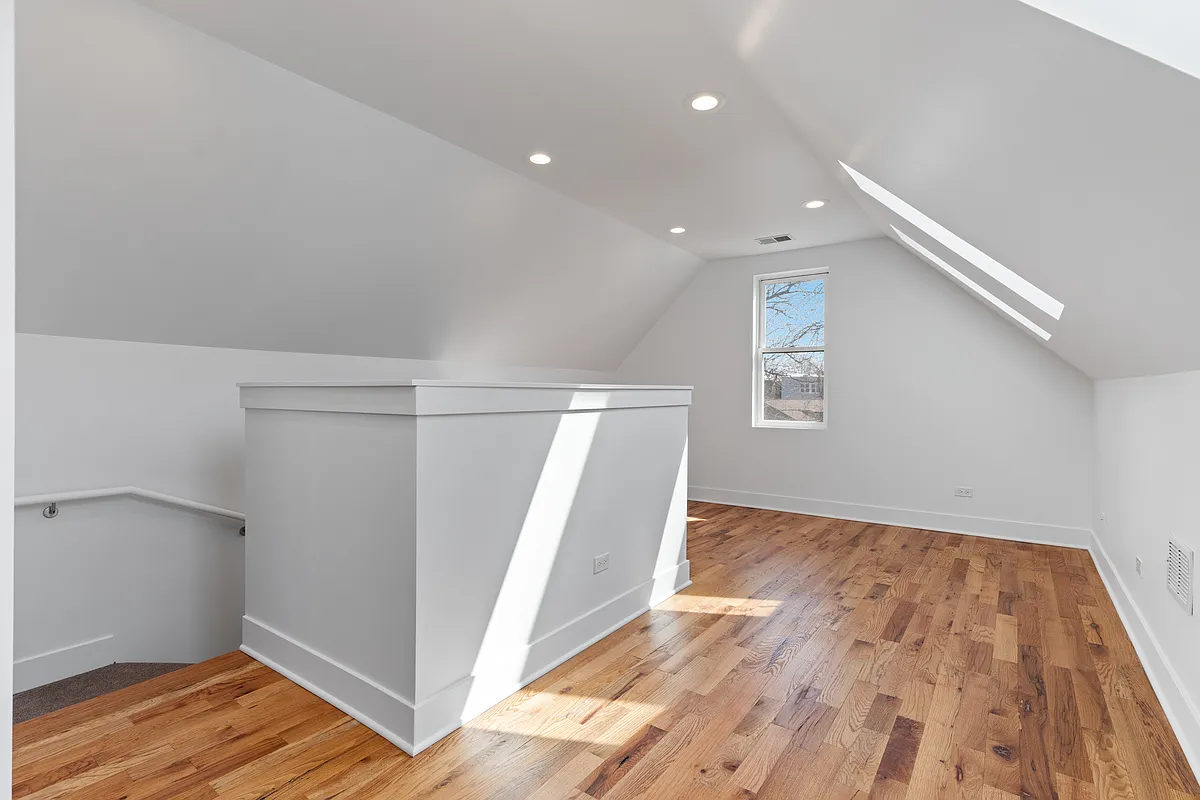 Building Photo - 1640 N Talman Ave #3
