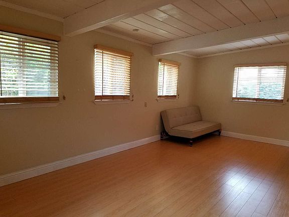 5th image of 422 Carolina Ln