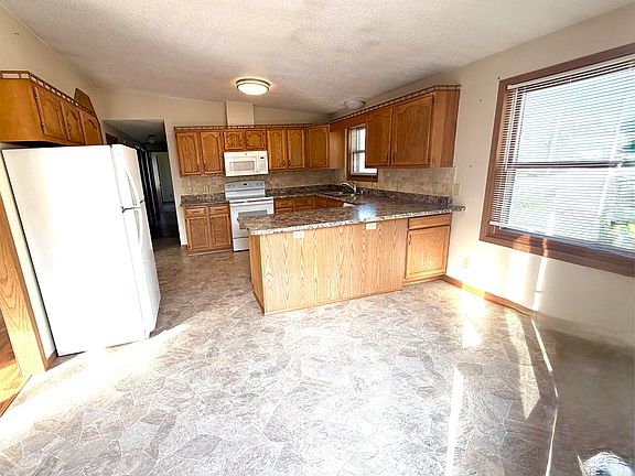 2nd image of 472 Menominee Ave