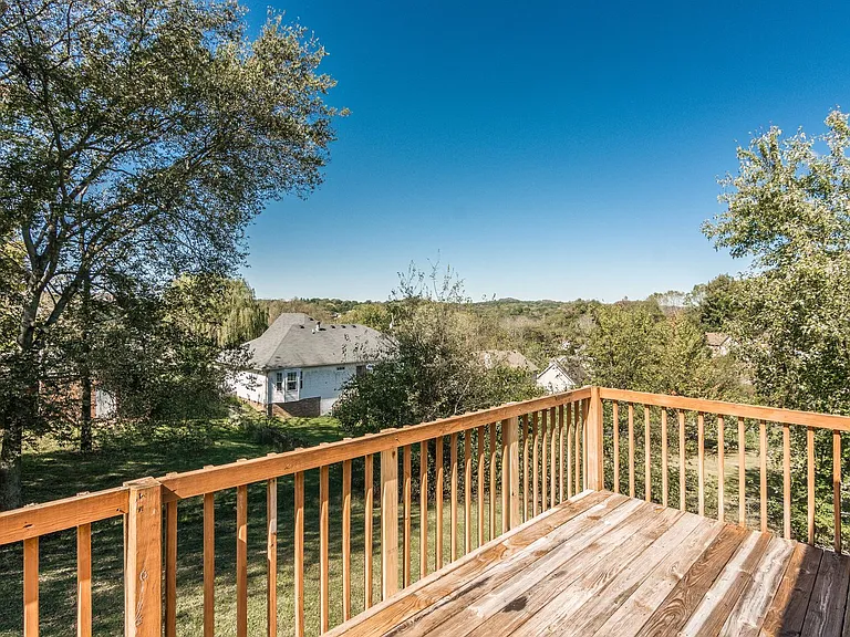 108 Longview Dr — Photo 16