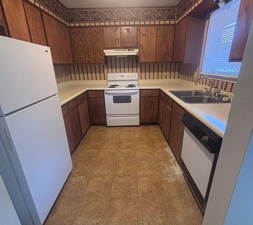 1st image of 101 Vieux Orleans Cir APT A