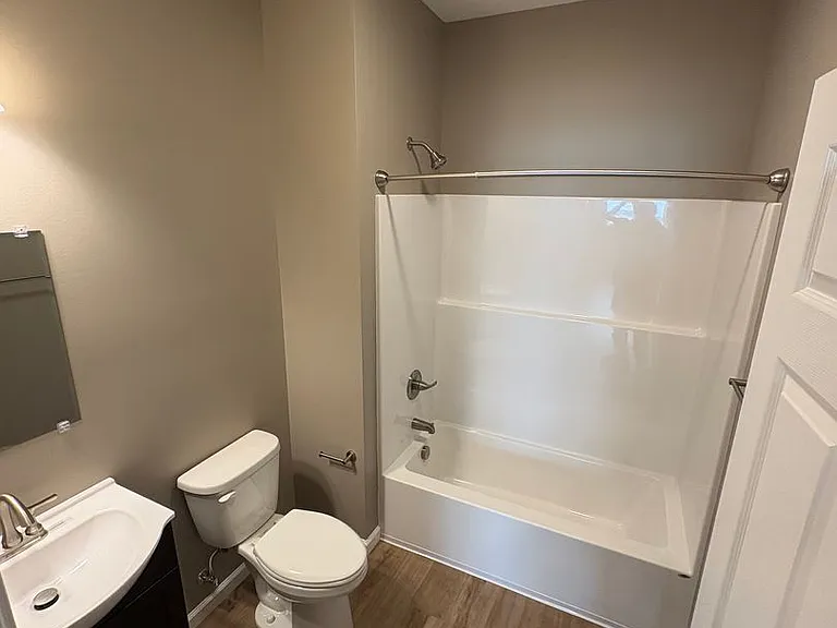709 Stephanie Ct — Photo 12