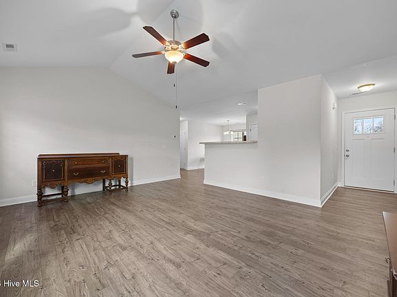 5th image of 135 Waterford Way